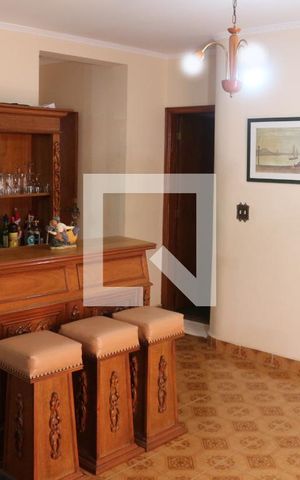 Casa à venda com 447m², 5 quartos e 6 vagasSala