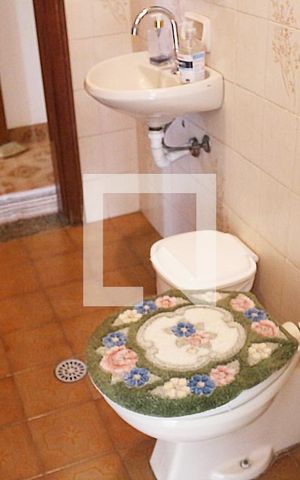 Casa à venda com 447m², 5 quartos e 6 vagasBanheiro 2