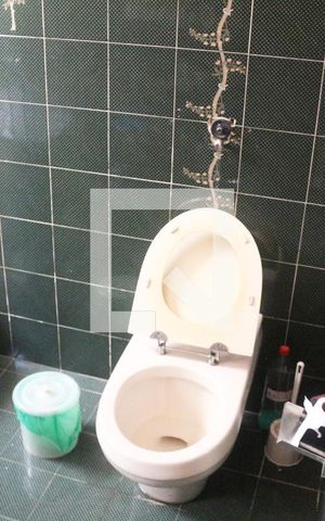 Casa à venda com 447m², 5 quartos e 6 vagasBanheiro 1