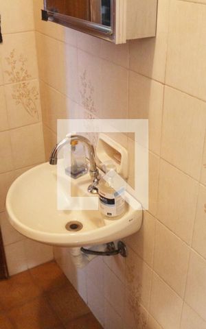 Casa à venda com 447m², 5 quartos e 6 vagasBanheiro 2