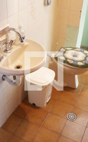 Casa à venda com 447m², 5 quartos e 6 vagasBanheiro 2