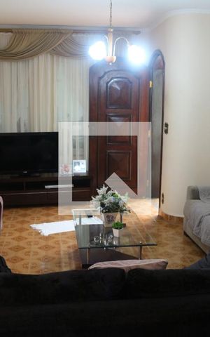 Casa à venda com 447m², 5 quartos e 6 vagasSala