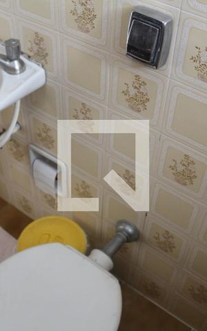 Casa à venda com 447m², 5 quartos e 6 vagasBanheiro 4