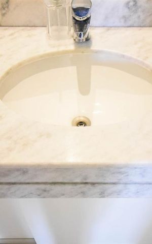 Apartamento à venda com 50m², 1 quarto e 1 vaga Apartamento à venda com 50m², 1 quarto e 1 vagaPia do banheiro da suíte