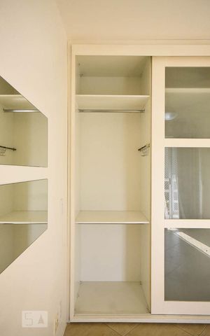 Apartamento à venda com 50m², 1 quarto e 1 vaga Apartamento à venda com 50m², 1 quarto e 1 vagaArmário da suíte