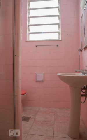 Casa de condomínio à venda com 198m², 4 quartos e sem vaga Casa de condomínio à venda com 198m², 4 quartos e sem vagaBanheiro Social 1
