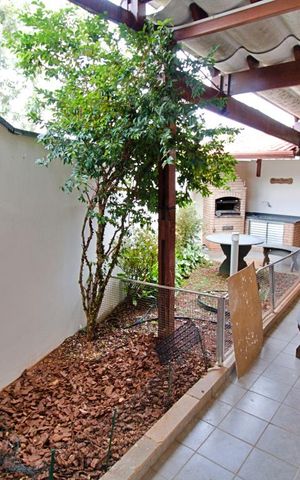Casa à venda com 180m², 3 quartos e 3 vagas Casa à venda com 180m², 3 quartos e 3 vagasChurrasqueira