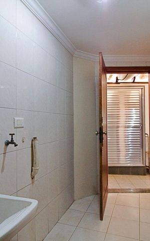 Casa à venda com 180m², 3 quartos e 3 vagas Casa à venda com 180m², 3 quartos e 3 vagasÁrea de Serviço