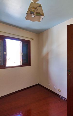 Casa à venda com 180m², 3 quartos e 3 vagas Casa à venda com 180m², 3 quartos e 3 vagasQuarto 3