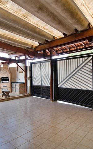 Casa à venda com 180m², 3 quartos e 3 vagas Casa à venda com 180m², 3 quartos e 3 vagasGaragem