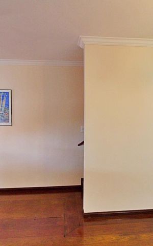 Casa à venda com 180m², 3 quartos e 3 vagas Casa à venda com 180m², 3 quartos e 3 vagasSala