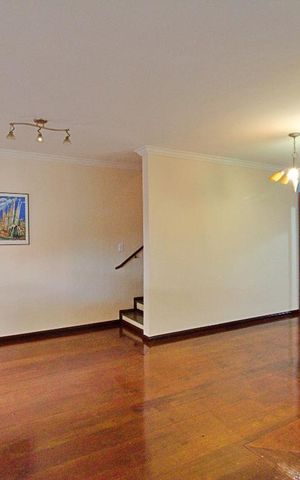 Casa à venda com 180m², 3 quartos e 3 vagas Casa à venda com 180m², 3 quartos e 3 vagasSala