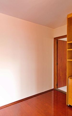 Casa à venda com 180m², 3 quartos e 3 vagas Casa à venda com 180m², 3 quartos e 3 vagasSuite