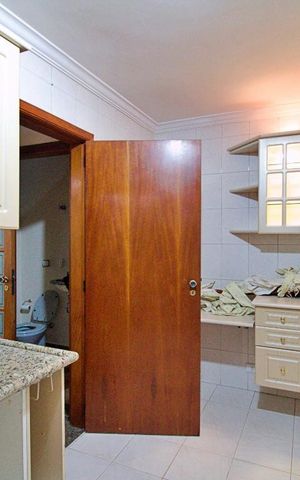 Casa à venda com 180m², 3 quartos e 3 vagas Casa à venda com 180m², 3 quartos e 3 vagasCozinha