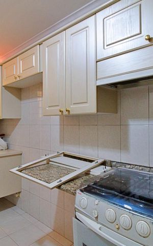 Casa à venda com 180m², 3 quartos e 3 vagas Casa à venda com 180m², 3 quartos e 3 vagasCozinha