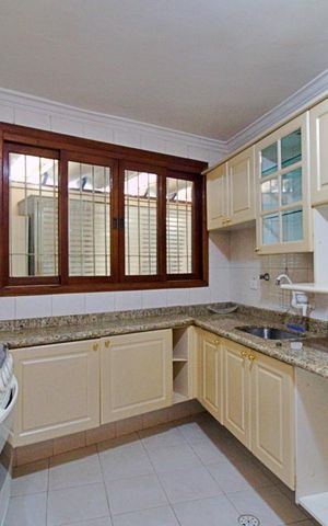 Casa à venda com 180m², 3 quartos e 3 vagas Casa à venda com 180m², 3 quartos e 3 vagasCozinha