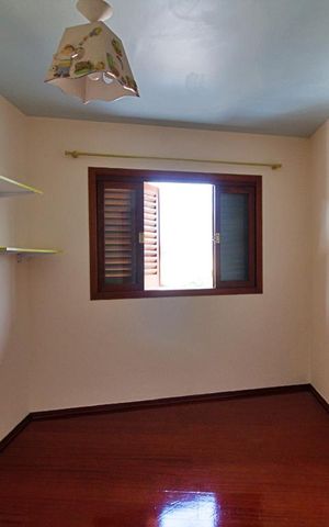 Casa à venda com 180m², 3 quartos e 3 vagas Casa à venda com 180m², 3 quartos e 3 vagasQuarto 3