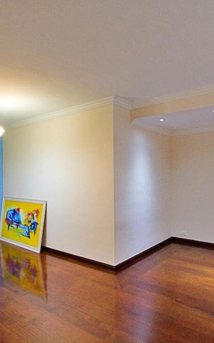 Casa à venda com 180m², 3 quartos e 3 vagas Casa à venda com 180m², 3 quartos e 3 vagasSala