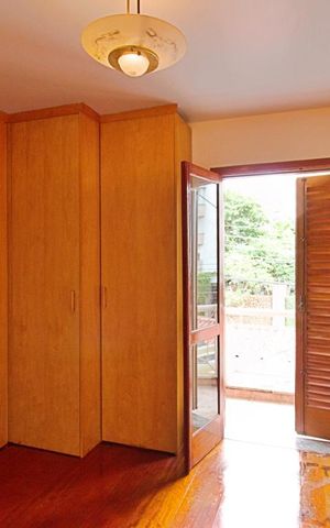 Casa à venda com 180m², 3 quartos e 3 vagas Casa à venda com 180m², 3 quartos e 3 vagasSuite