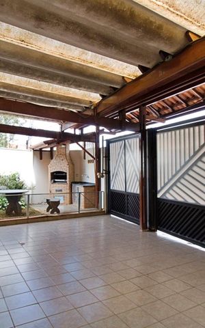 Casa à venda com 180m², 3 quartos e 3 vagas Casa à venda com 180m², 3 quartos e 3 vagasGaragem