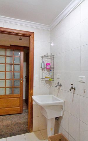 Casa à venda com 180m², 3 quartos e 3 vagas Casa à venda com 180m², 3 quartos e 3 vagasÁrea de Serviço