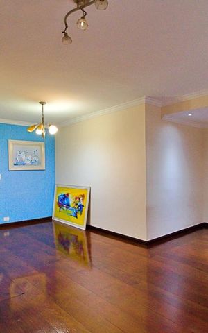 Casa à venda com 180m², 3 quartos e 3 vagas Casa à venda com 180m², 3 quartos e 3 vagasSala