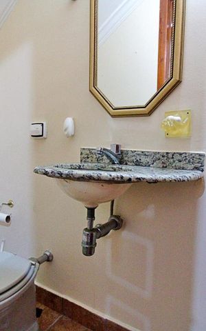 Casa à venda com 180m², 3 quartos e 3 vagas Casa à venda com 180m², 3 quartos e 3 vagasLavabo
