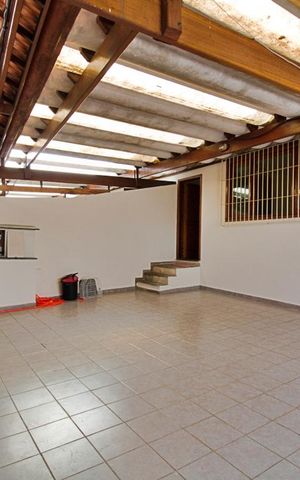Casa à venda com 180m², 3 quartos e 3 vagas Casa à venda com 180m², 3 quartos e 3 vagasGaragem