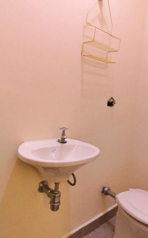 Casa à venda com 180m², 3 quartos e 3 vagas Casa à venda com 180m², 3 quartos e 3 vagasBanheiro de Serviço