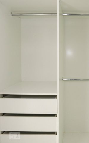Apartamento para alugar com 180m², 3 quartos e 2 vagas Apartamento para alugar com 180m², 3 quartos e 2 vagasCloset da suíte 3