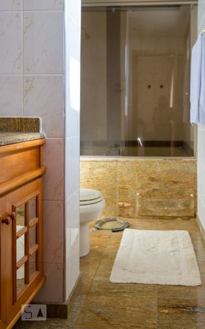 Apartamento à venda com 147m², 3 quartos e 2 vagas Apartamento à venda com 147m², 3 quartos e 2 vagasBanheiro do Quarto 1