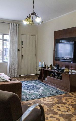 Casa à venda com 220m², 3 quartos e 6 vagas Casa à venda com 220m², 3 quartos e 6 vagasSala
