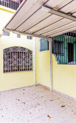 Casa à venda com 96m², 2 quartos e 1 vaga Casa à venda com 96m², 2 quartos e 1 vagaFachada
