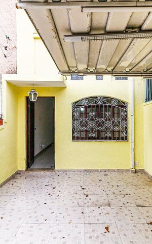 Casa à venda com 96m², 2 quartos e 1 vaga Casa à venda com 96m², 2 quartos e 1 vagaFachada