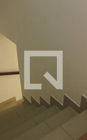 Casa à venda com 96m², 2 quartos e 1 vagaEscada