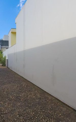 Casa à venda com 250m², 3 quartos e 8 vagasCorredor Laeteral