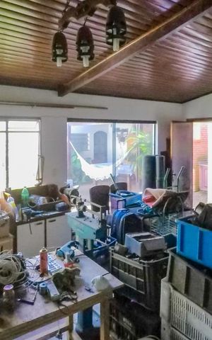 Casa à venda com 250m², 3 quartos e 8 vagasQuarto de Serviço