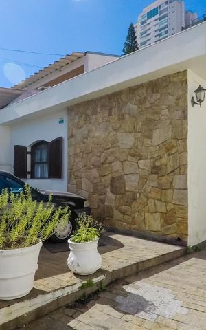 Casa à venda com 250m², 3 quartos e 8 vagasEntrada