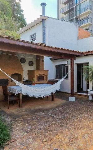 Casa à venda com 250m², 3 quartos e 8 vagasÁrea Externa