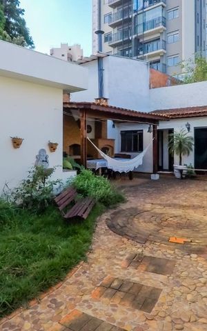 Casa à venda com 250m², 3 quartos e 8 vagasÁrea Externa