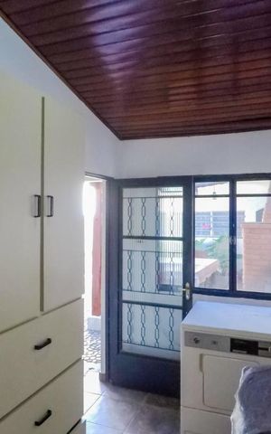 Casa à venda com 250m², 3 quartos e 8 vagasÁrea de Serviço