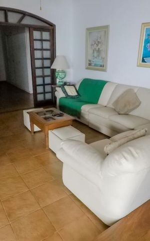 Casa à venda com 250m², 3 quartos e 8 vagasSala
