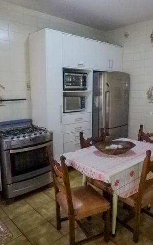 Casa à venda com 250m², 3 quartos e 8 vagasCozinha