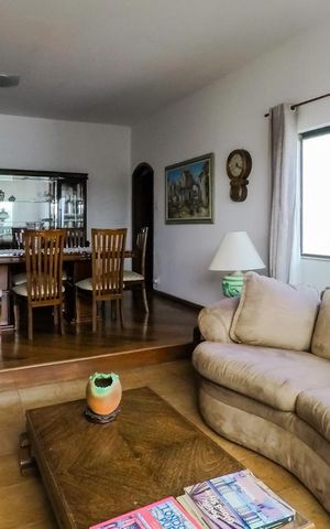 Casa à venda com 250m², 3 quartos e 8 vagasSala