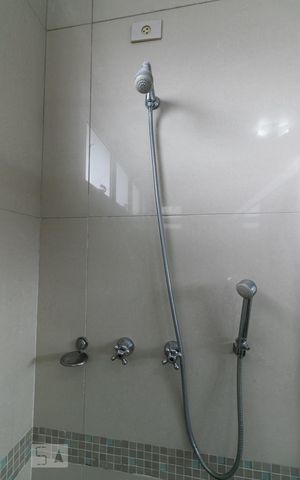 Casa para alugar com 360m², 3 quartos e 6 vagasBanheiro da Suíte - Chuveiro