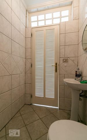 Casa para alugar com 360m², 3 quartos e 6 vagasÁrea de Serviço - Banheiro 