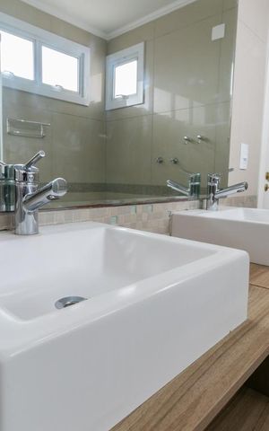 Casa para alugar com 360m², 3 quartos e 6 vagasBanheiro da Suíte - Pia 