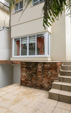 Casa para alugar com 360m², 3 quartos e 6 vagasFachada