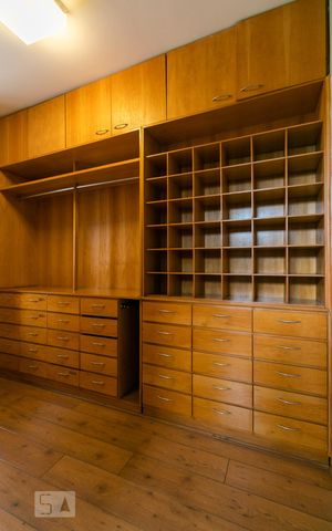 Casa para alugar com 360m², 3 quartos e 6 vagasSuíte Closet