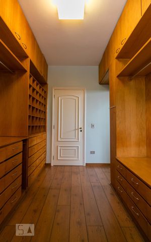 Casa para alugar com 360m², 3 quartos e 6 vagasSuíte Closet